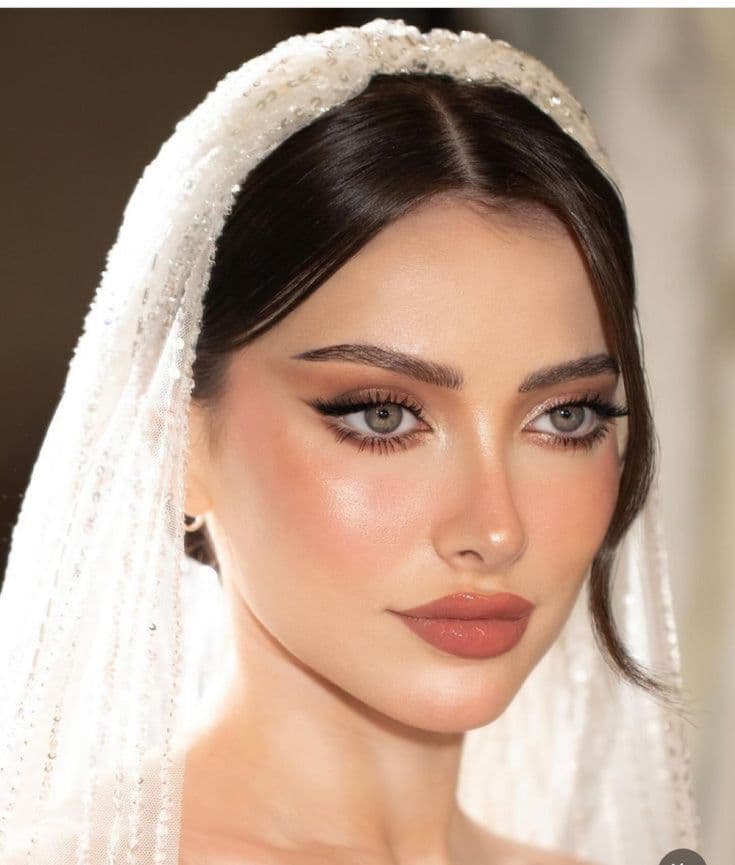مكياج عيون ملون